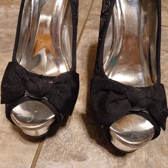 Black and Silver Lace Peep Toe Heels With Bow Size 7 1/2 - Picture 7 of 11